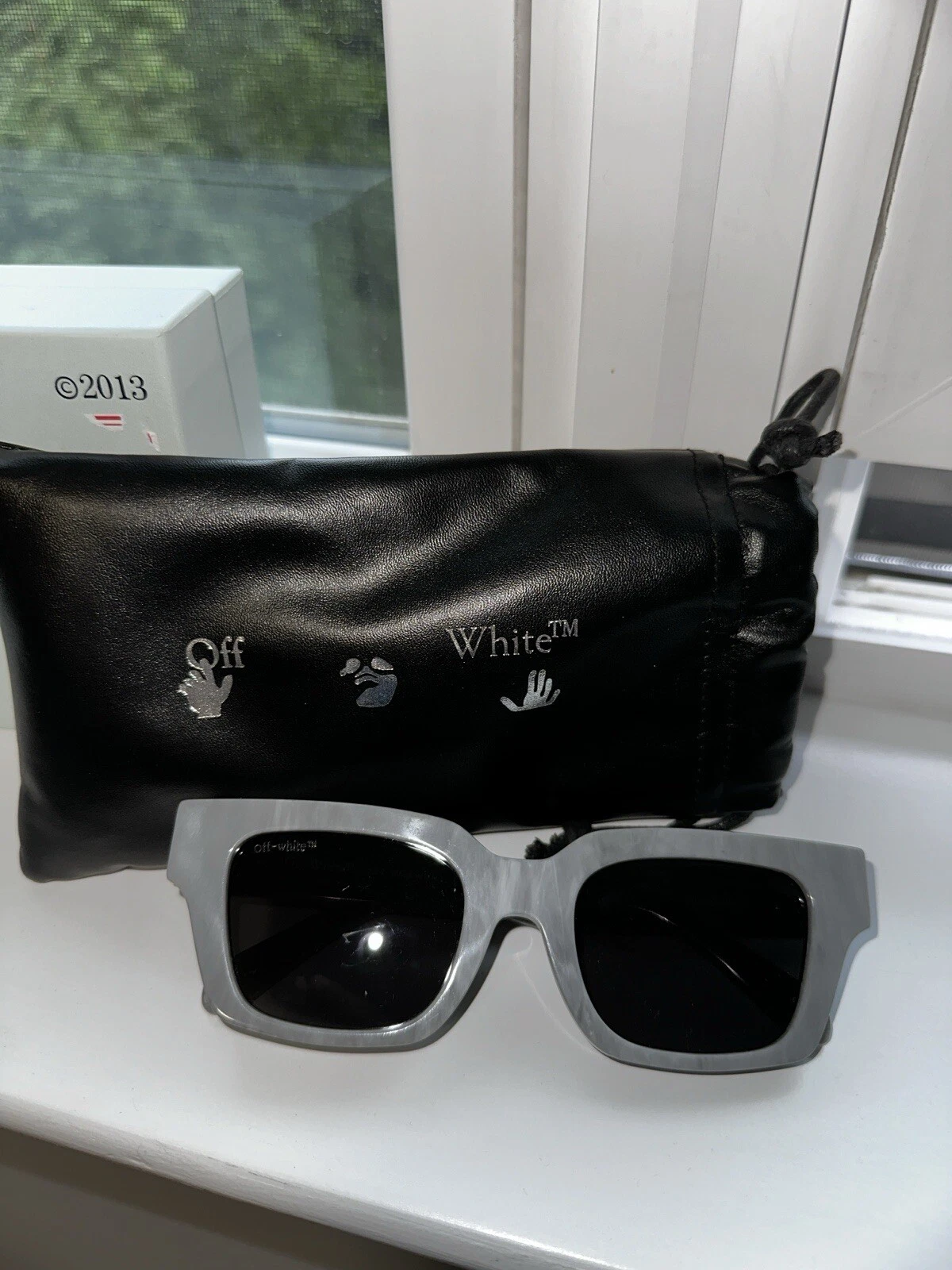 Off White Glasses (gray) ?