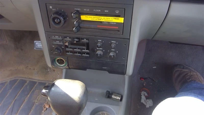 Cinto de chassi ECM sob o assento do motorista compatível com 91-97 ESCORT 1659702 - Imagem 3 de 4