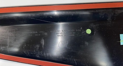 2020 Honda CR-V Right Front and Rear Door Body Side Molding - Part 08P05-TLA-1H0 - Picture 3 of 8