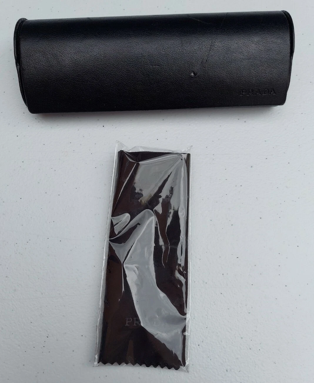 Custodia occhiali Prada nera chiusura magnetica rigida con panno per la pulizia