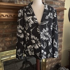 chicos size 2 Black Floral Blazer Size 2 Textured