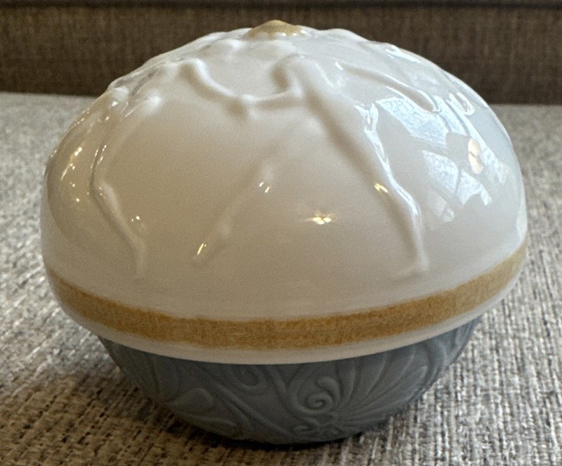 RETIRED 2005 ‘GREEK DANCES JEWELRY BOX CASE LLADRO’ PORCELAIN