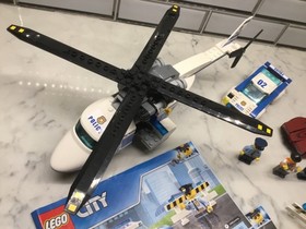 LEGO CITY: High-speed Chase 60138 complete except one figs hair with manuals