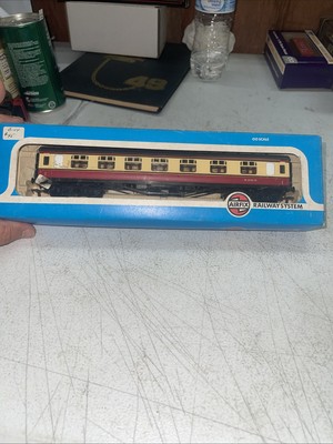AIRFIX 54203 BR CRIMSON CREAM 60ft 1st CLASS CORRIDOR COACH M3935M og