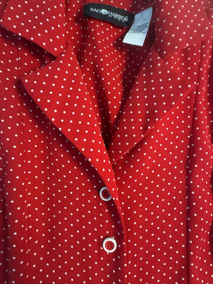 Preciosas almohadillas para el hombro vintage de vestido midi a lunares rojos Sag Harbor 20 W abotonadas Foto 4 de 4