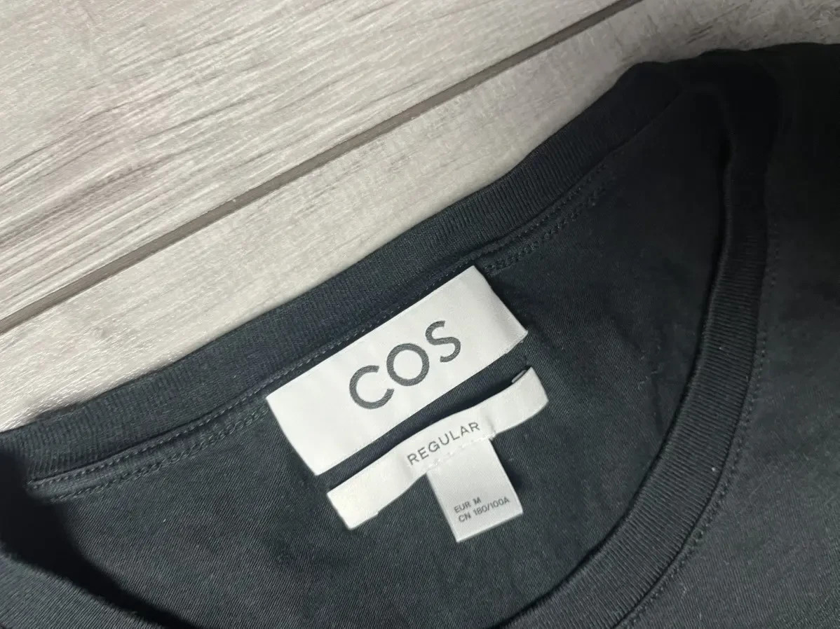 Cos regular tshirt basic size medium - image 4