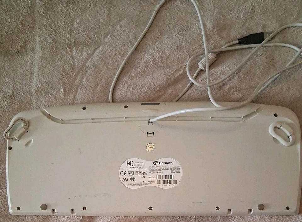 Vintage Gateway SK-9925 Wired PS/2 PC Desktop Wired Keyboard- untested - Image 3 of 4