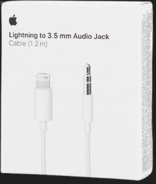 Apple 1.2m Lightning to 3.5 mm Audio Cable - White (MXK22AM/A) for