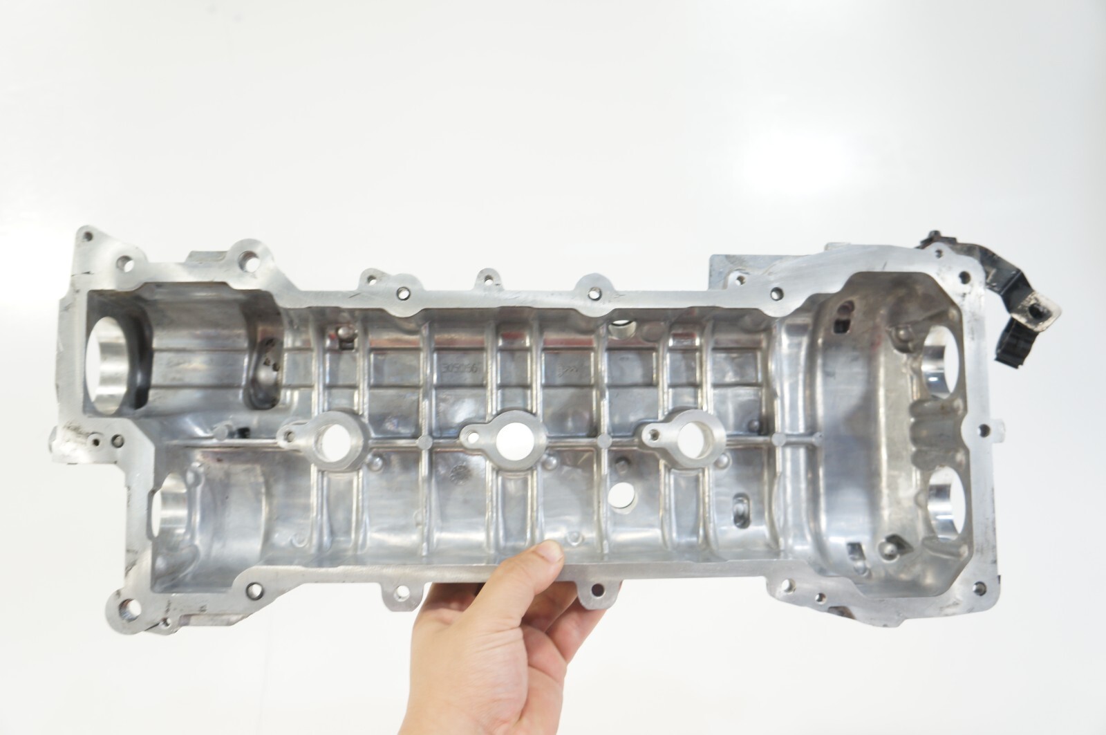 14-2019 maserati ghibli 3.0l v6 right passenger side engine valve cylinder cove