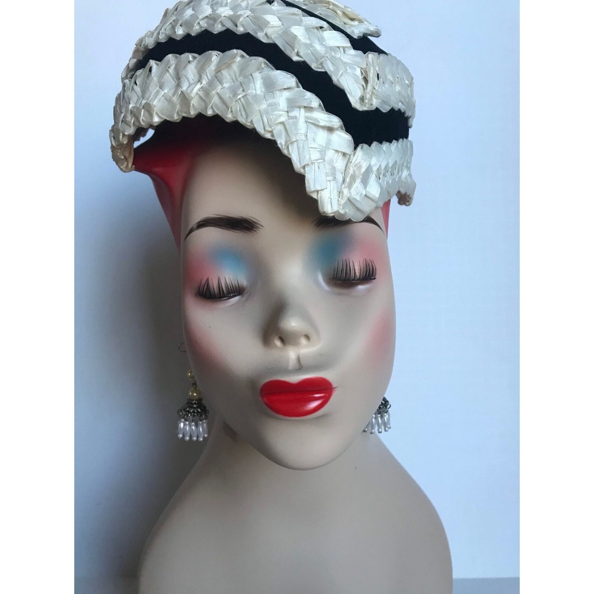 Hat Fascinator Black Velvet And White Saks Fifth Avenue  display picture 2