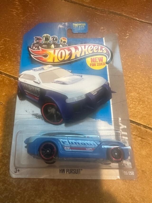 2013 Hot Wheels HW City HW Pursuit #20 Blue