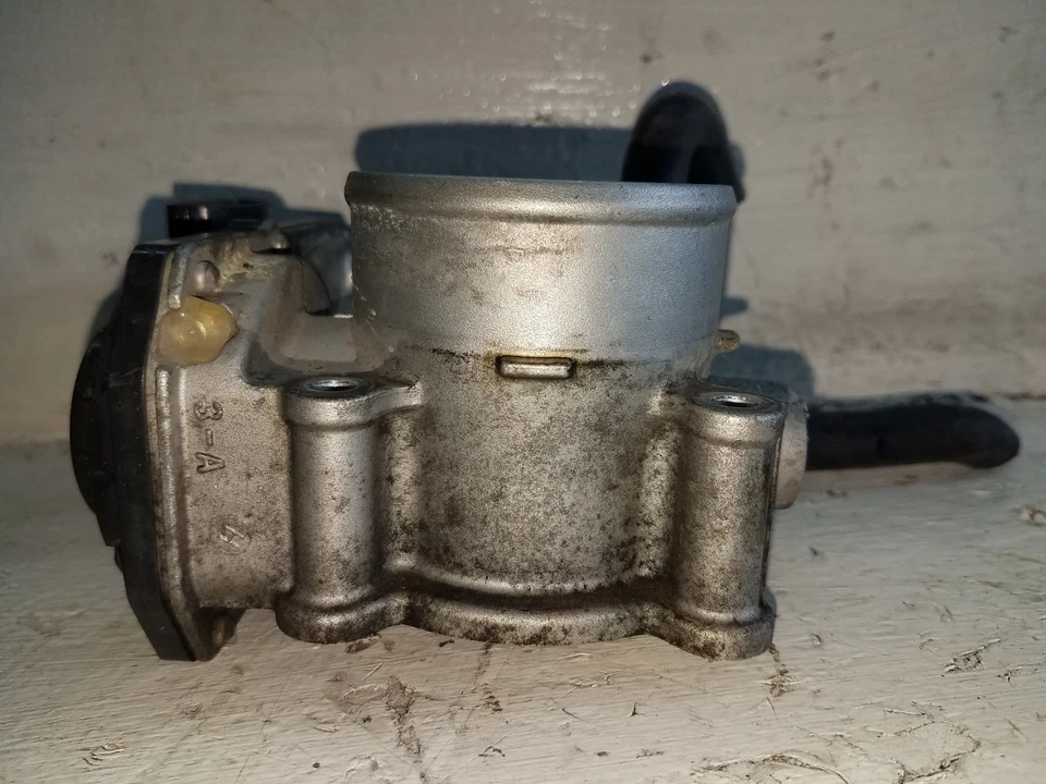 Corpo do acelerador híbrido Toyota Prius V 1.8L 2012-2018 22030-37060 (M145) - Imagem 2 de 4