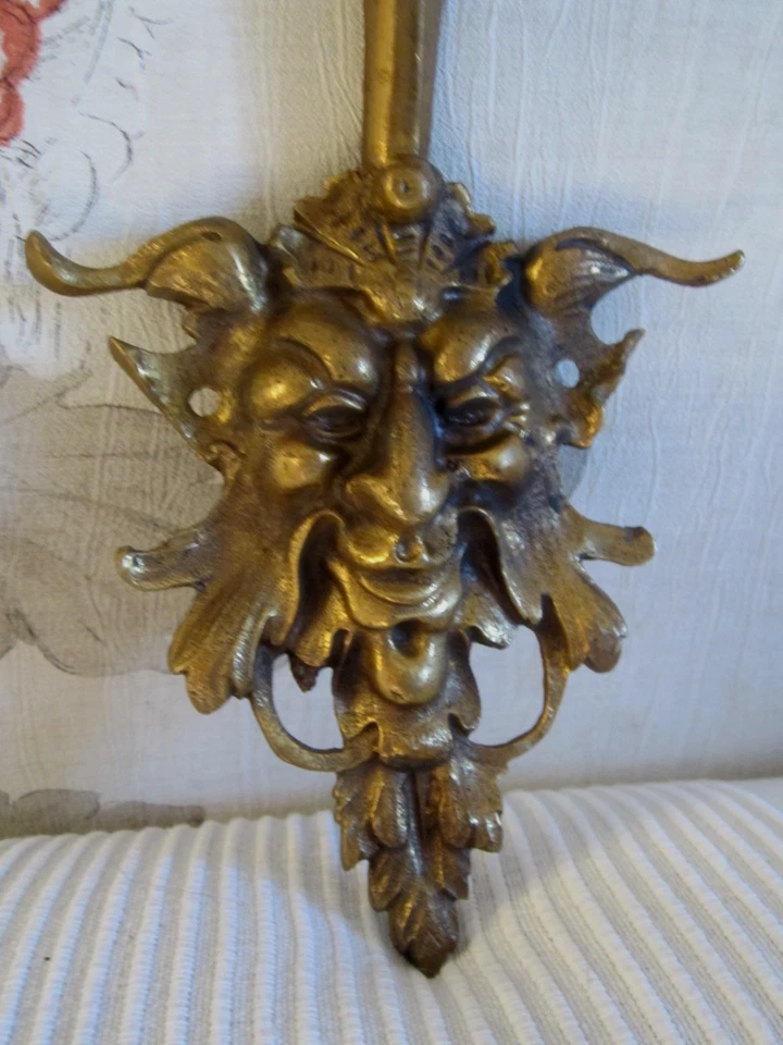 Ancienne applique murale Tête de MASCARON en bronze doré Napoléon III 25 cm - Photo 2/4