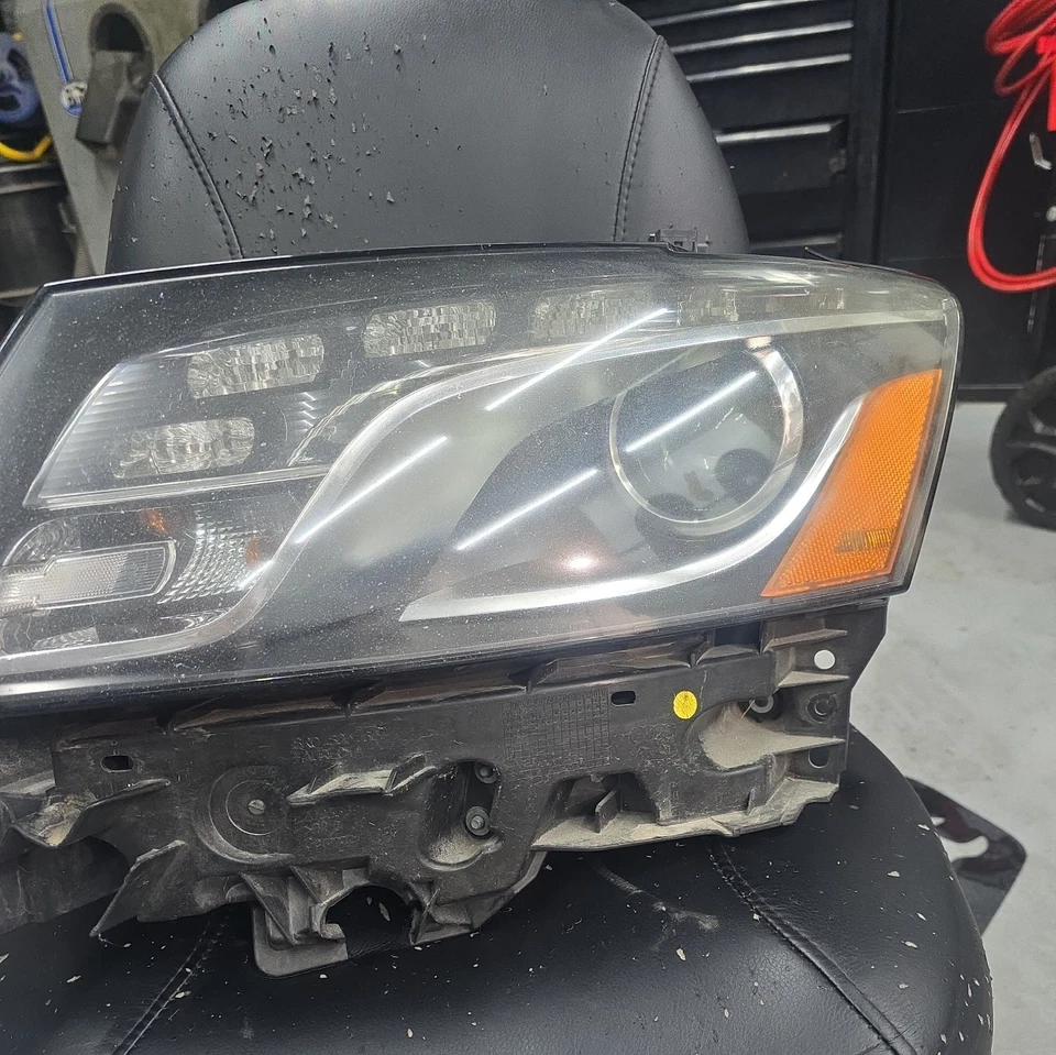 09-12 FARO XENÓN LADO CONDUCTOR IZQUIERDO AUDI Q5 AFS y soporte Foto 2 de 4