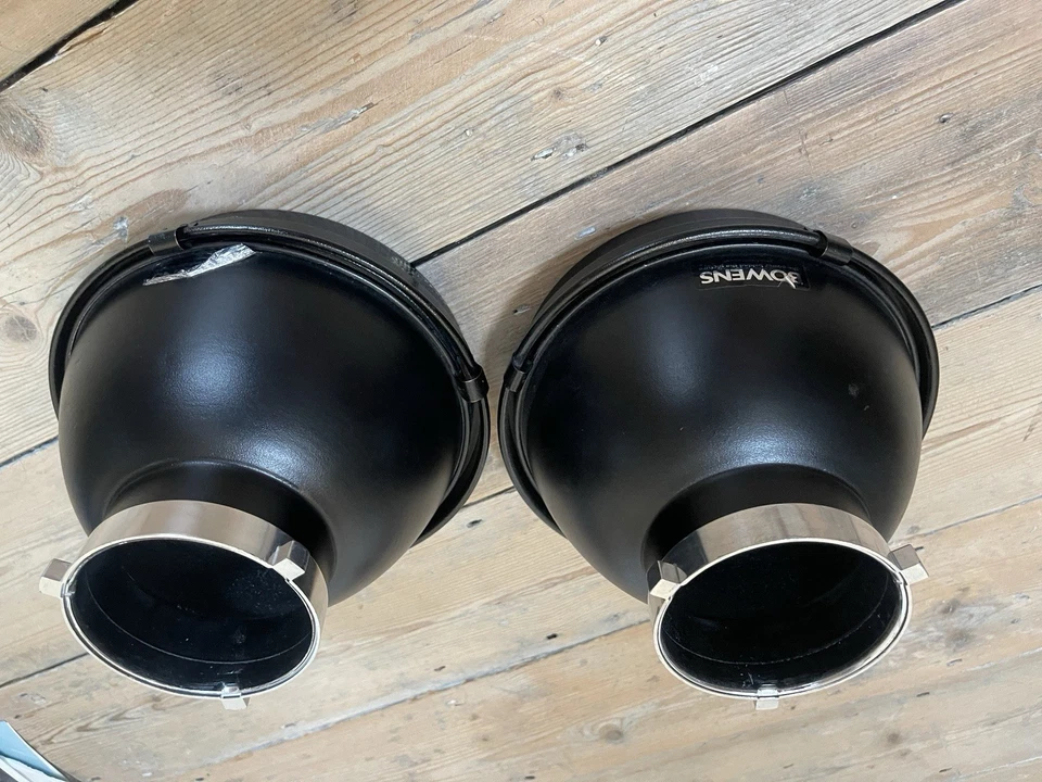 2x Genuine Bowens BW1887 (BW-1887) 20cm Maxilite 65 Degree Reflector with Grids - Image 3 of 4