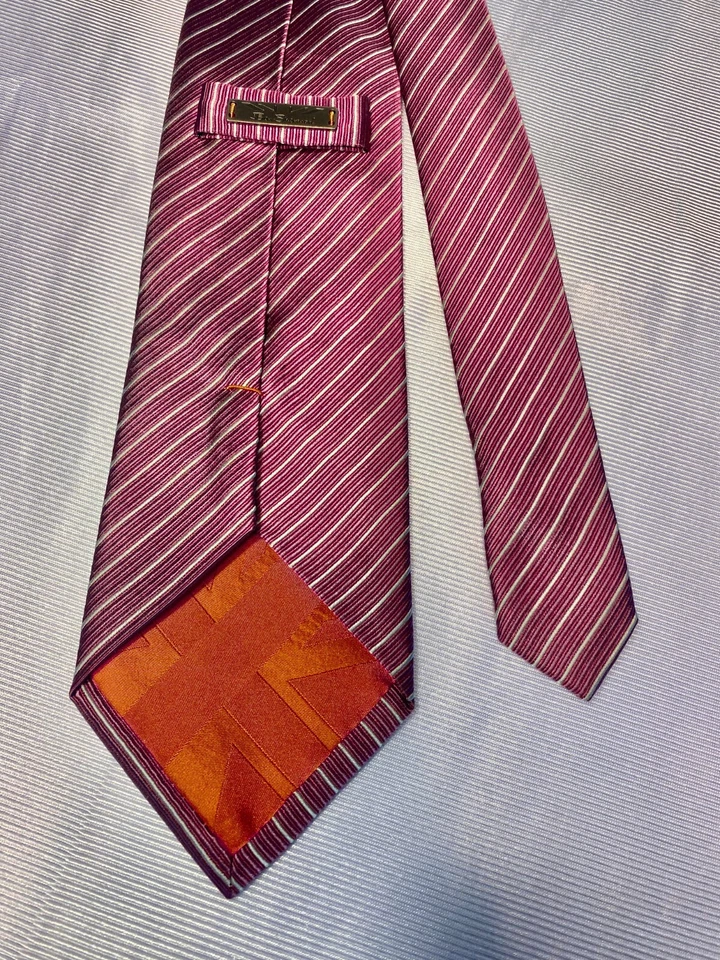 Corbata a Rayas Ben Sherman en Rosa Malva y Blanco 100% Seda Importada Hecha a Mano Foto 2 de 4