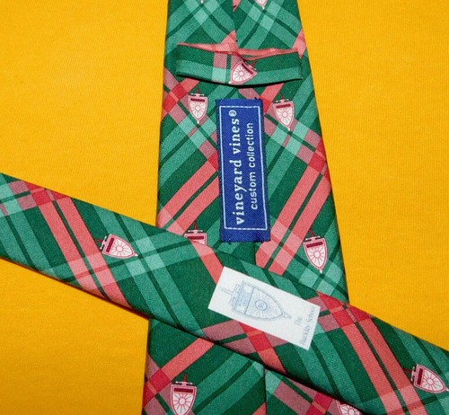 BOY'S VINEYARD VINES THE BUCKLEY SCHOOL MADE IN USA SIGNATURE MOTIF TIE - TIES. - Picture 3 of 3