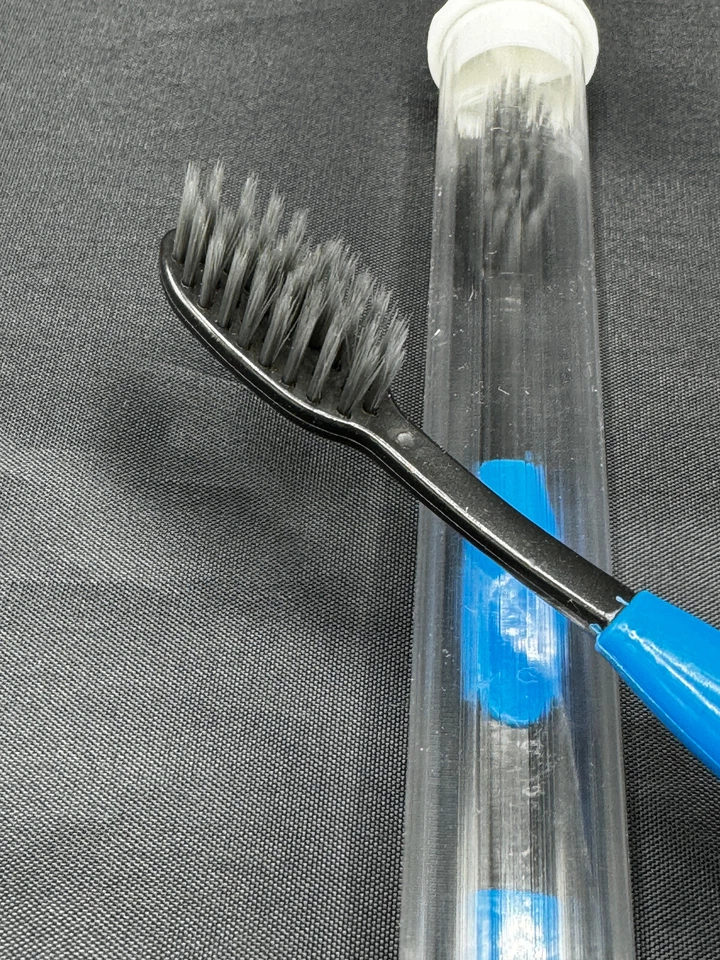 Pacote com 2 escovas de dentes de cerdas de carbono extra macias para gengivas sensíveis sem alça deslizante - Imagem 4 de 4