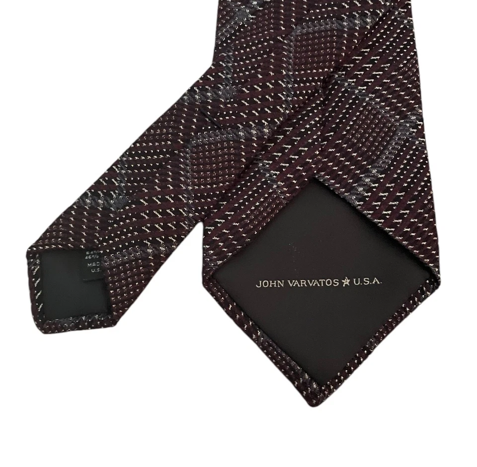 Corbata para hombre John Varvatos Star EE. UU. granate a cuadros lana/seda 3,25" (L) x 63" (W) usada en excelente estado Foto 3 de 4