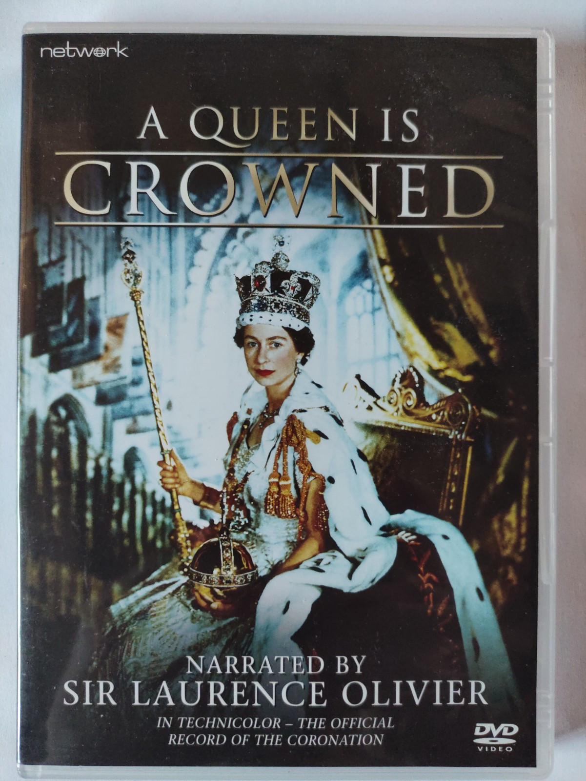A Queen Is Crowned (DVD, 2013) ❤️ Narrated By Sir Laurence Olivier VGC