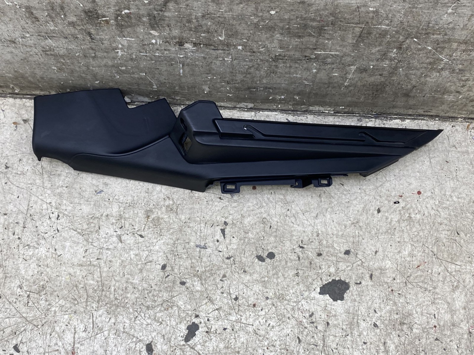 2020-2025 ASTON MARTIN DBX OEM LEFT REAR UPPER QUARTER PANEL TRIM MY83-31285-A