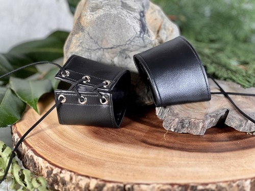 Size Small Cosplay Fashion Wrist Armor Cuffs Goth Black Pleather Sold As Pair - Bild 2 von 5