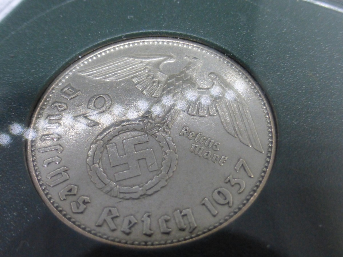 Nazi Swastika Coin *With Case* Beautiful Silver 2 Reichsmark Third