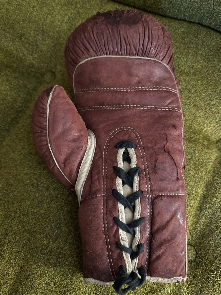 BENLEE Sporting Goods Boxing Gloves Vintage Red 1940s 1950s Left Hands - Image 4 of 4