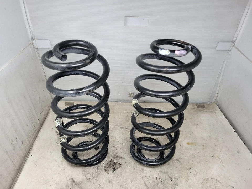 2017 CADILLAC ESCALADE REAR COIL SPRINGS PAIR OEM 102K MILES - Image 2 of 4