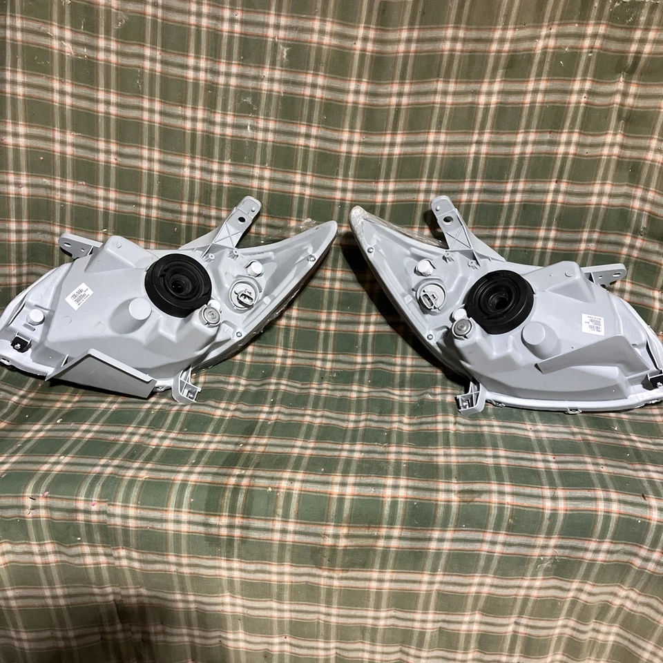 Headlight Lenses To Fit Either A Toyota Matrix Or Pontiac Vibe From 2003-2007. - Image 2 of 2