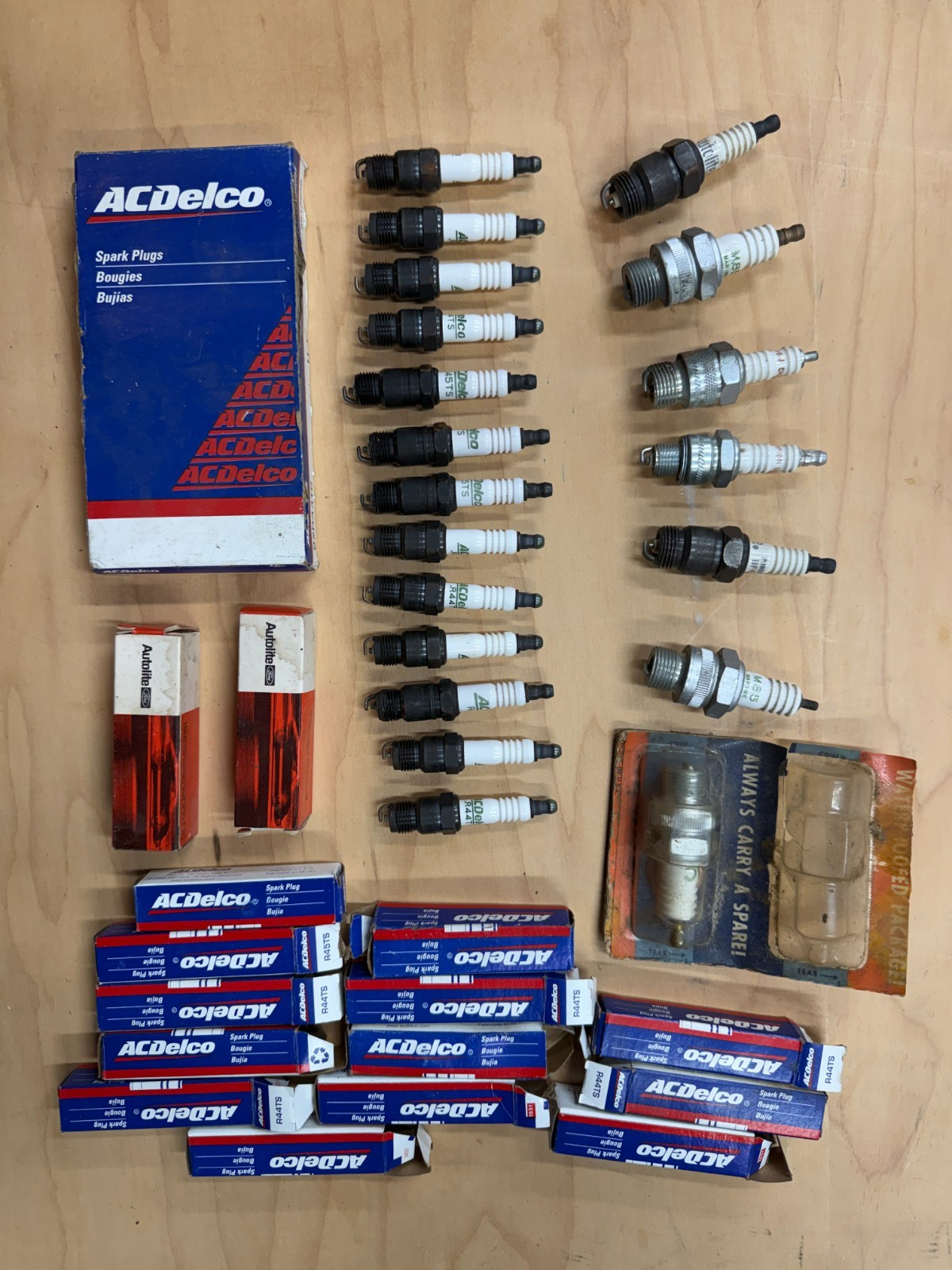 Vintage 21pc Spark Plug Lot ACDelco R44TS R45TS Autolite BF42 M85 Marine