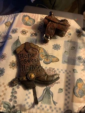Resin Western Cowboy Boot  Wall Hook Hanger & saddle
