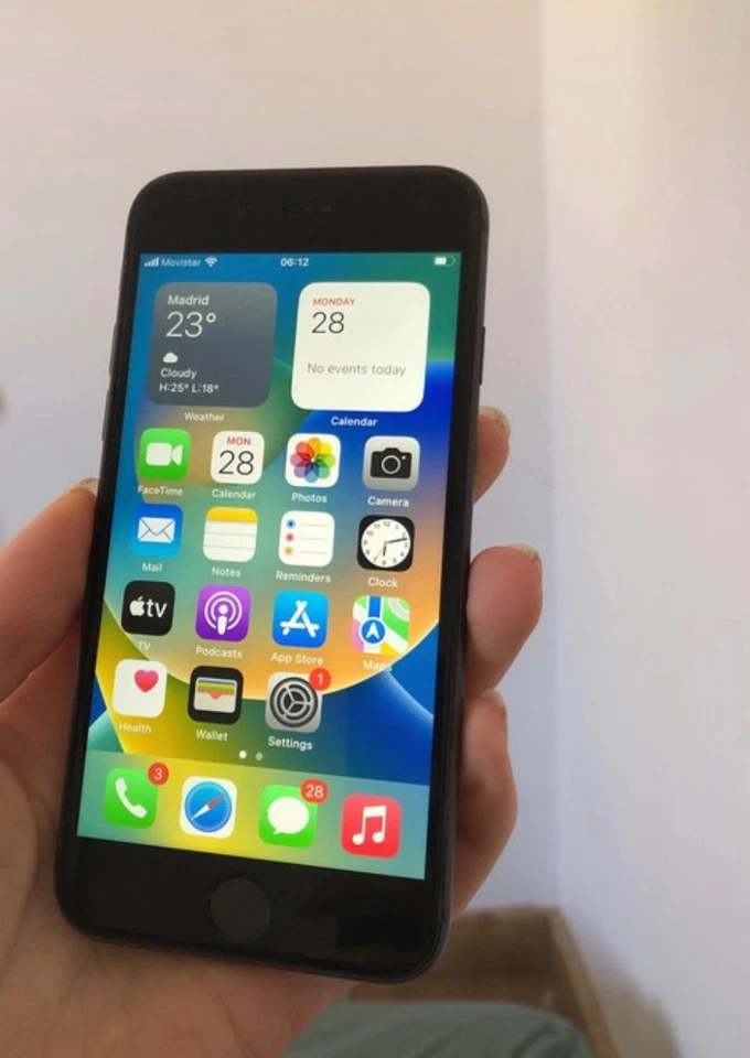 Apple iPhone 8 · 64GB, photo 1 sur 3