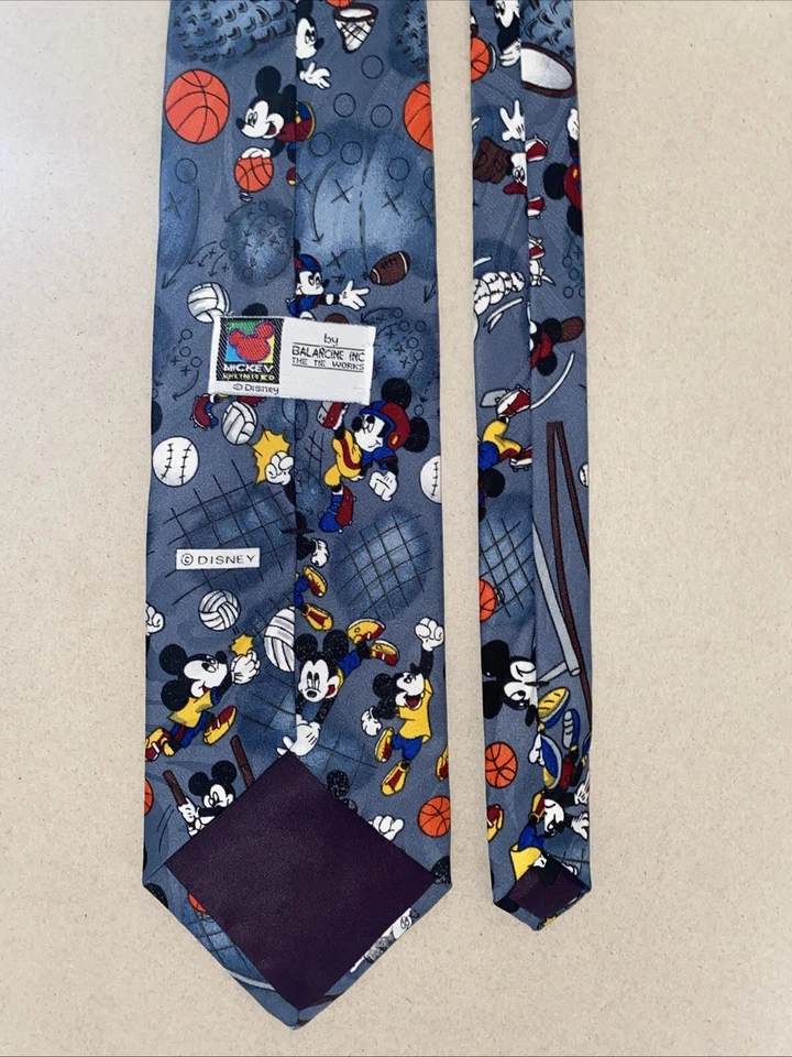 Corbata Disney Mickey Balancine Inc Hecha en EE. UU. 100% Poli 56" L x 3,7" W Foto 2 de 3