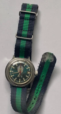 Uhr Russland  - CCCP - Herrenuhr  mit Kalender  - seltenes Design original Band - Bild 1 von 4
