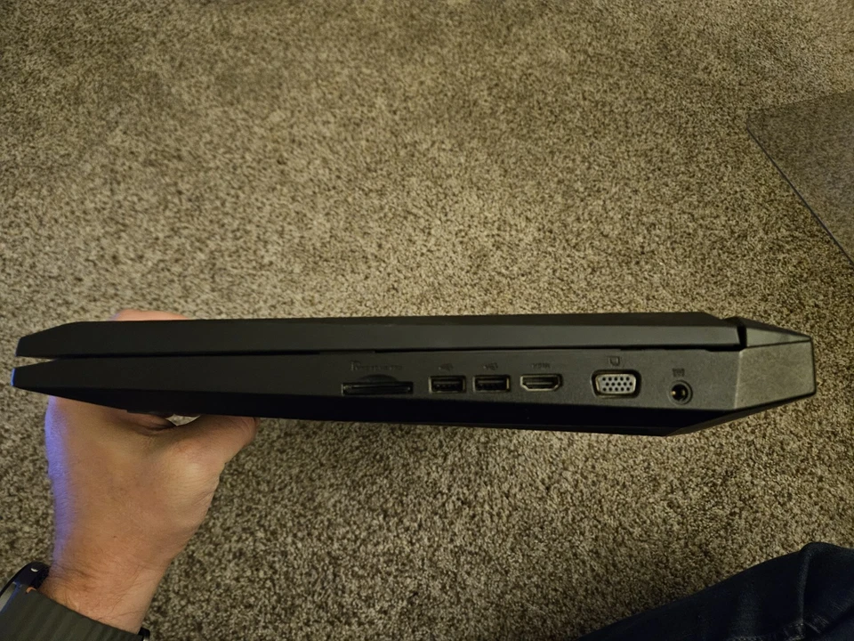 Portátil para juegos Asus ROG G73JH Intel Core i7 1ª generación AMD gráficos 4 GB de RAM Foto 4 de 4