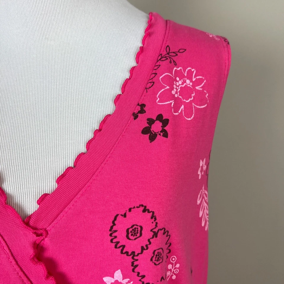 Vestido Fresh Produce Medio Rosa Floral Sobrepelliz Cuello en V Ribete de Lechuga 100% Algodón Foto 3 de 4