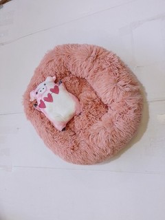 Dream Paws Anxiety Reducing Plush Pink Bed With Squeaky Pink Pig 58x58x20cm