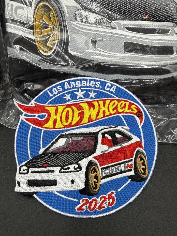 2025 Hot Wheels 99 CIVIC PATCH ROJO MUSTANG SHELBY PIN CAMISA LAX 39ª Convención Foto 3 de 4