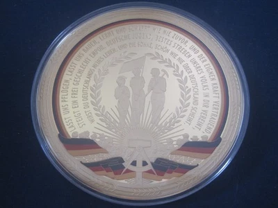 Medaille Gigant "Die Nationalhymne der DDR"  100 mm 376 g PP vergoldet  (I) - Bild 1 von 2