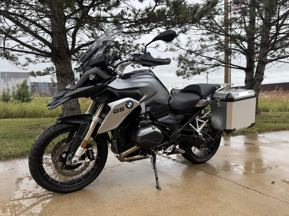 2016 BMW R1200 - Image 2 of 4