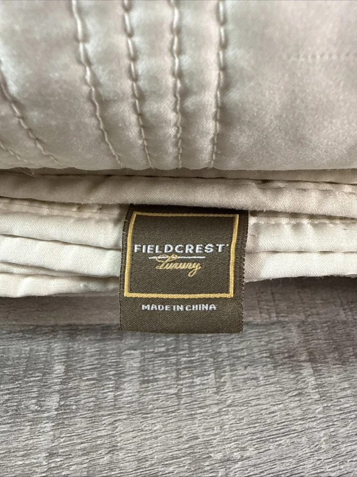 Fieldcrest 大号绗缝床罩/床罩两罩柔软白色 — 第 2/4 张图片