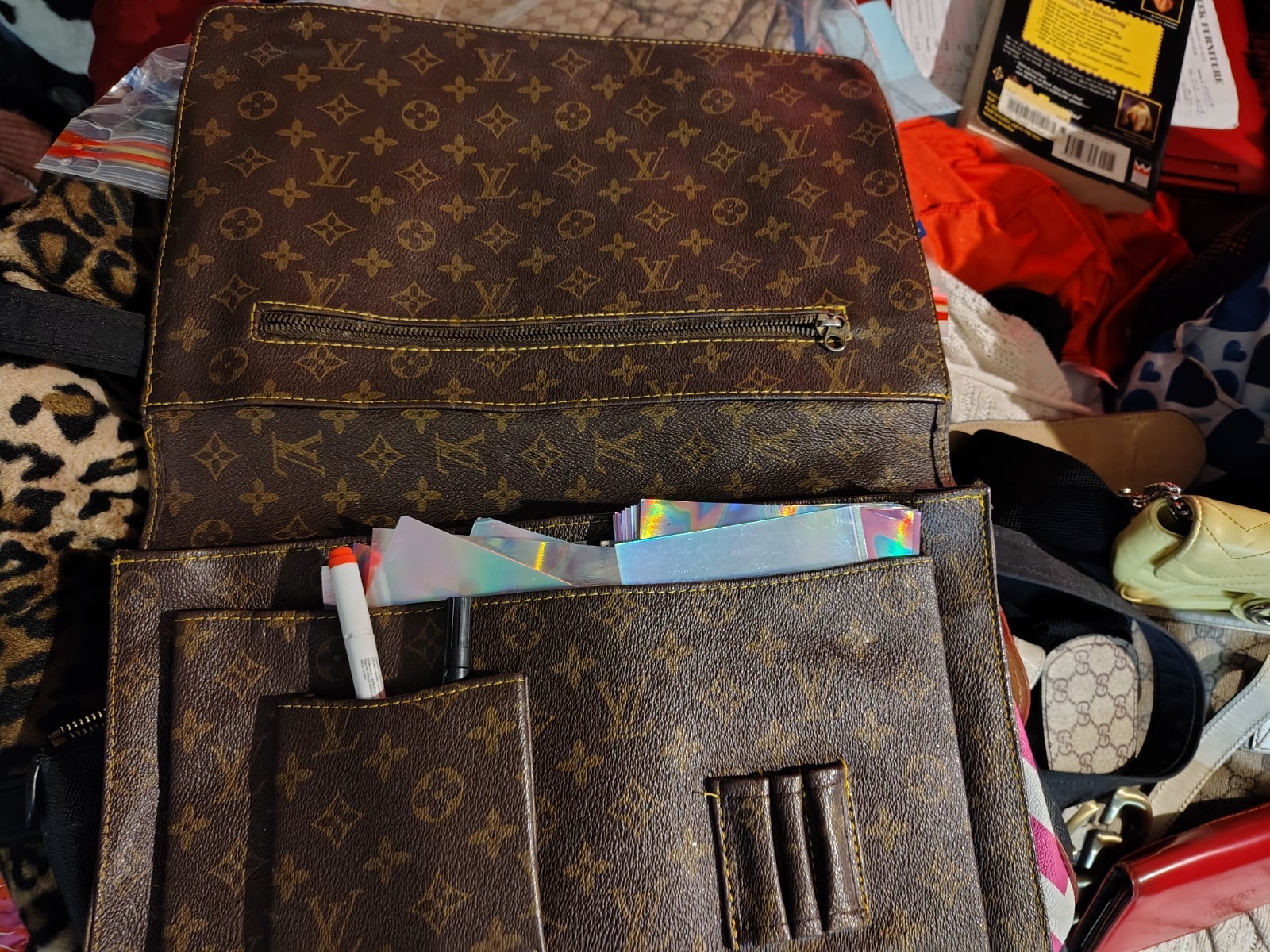 louis vuitton folder monogram large with pockets - image 2