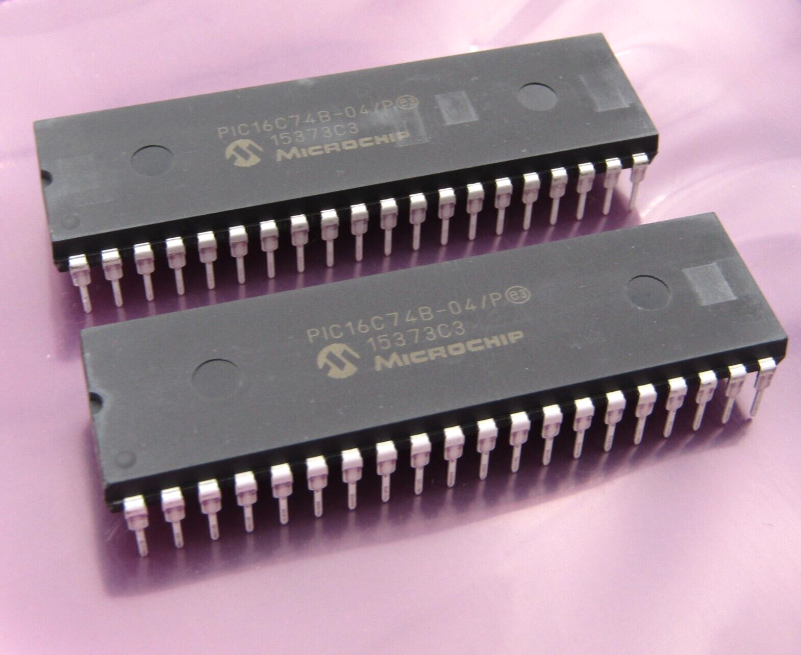 ( 2 PCS ) PIC16C74B-04/P Microchip 8-bit Microcontroller MCU 7KB 192 RAM 33 I/O