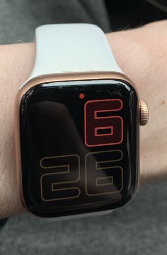 Apple Watch Series 6 40mm Gold Aluminum Case with Pink Sand Apple Watch Series 6 40mm Gold Aluminum Case with Pink Sand