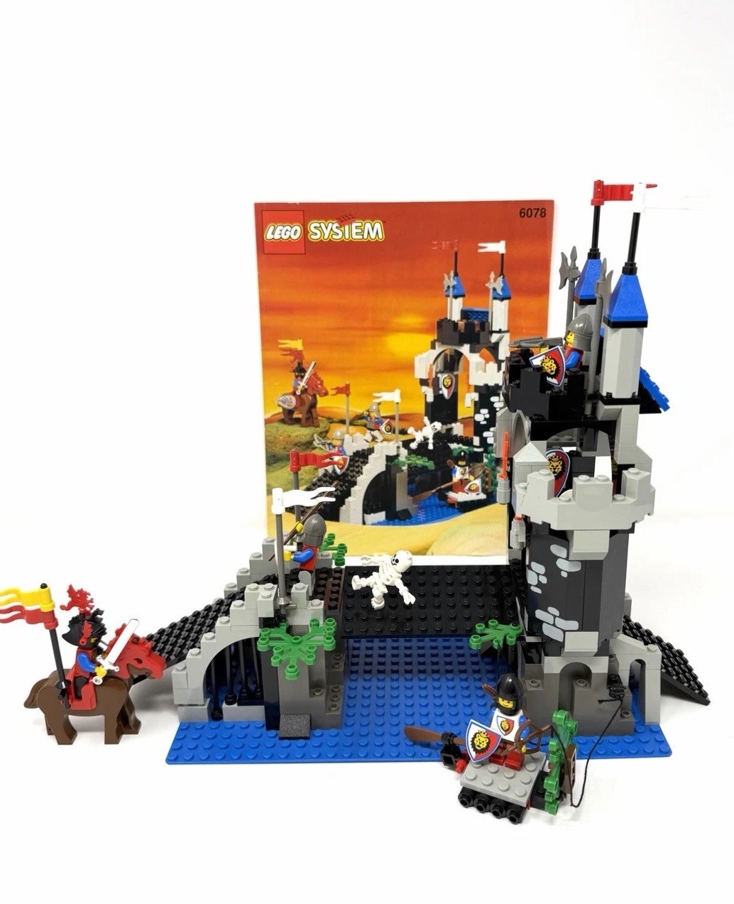 LEGO 6078 Royal Drawbridge Castle 1995 100% Authentic w/ Instructions