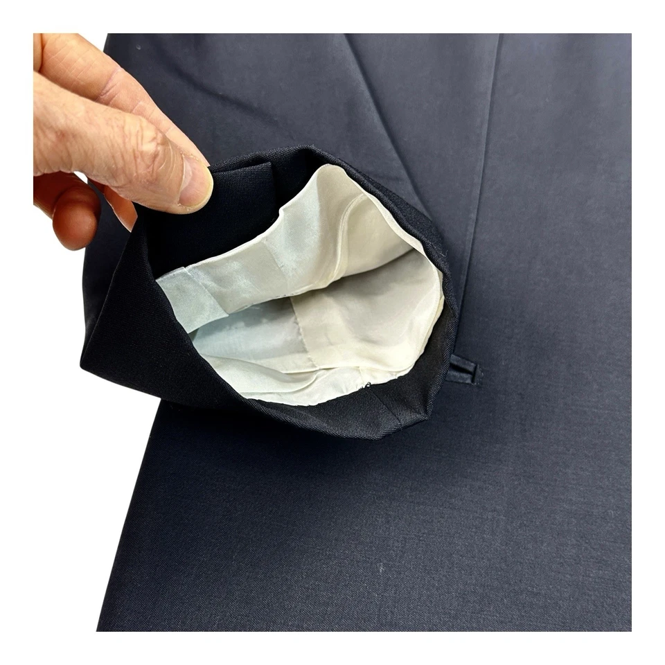 Chaqueta Esmoquin Brioni Negra Spartaco, 46R Solapa Pico Un Botón Neiman Marcus  Foto 4 de 4