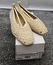 Size 6-1/2 W Naturalizer Women's Flats Carlaperf, Dunesustsde J8108L1900