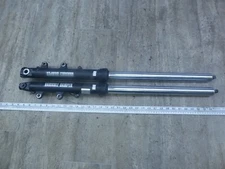 1986 Yamaha FZ600 Y708-2) left and right front forks suspensions set