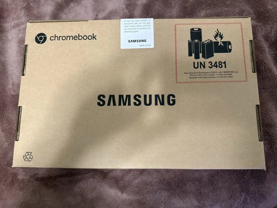 Samsung Plus Chromebook 12.2" (32GB eMMC, Intel Celeron, 1.50 GHz, 4 GB) Touch - Image 2 of 4